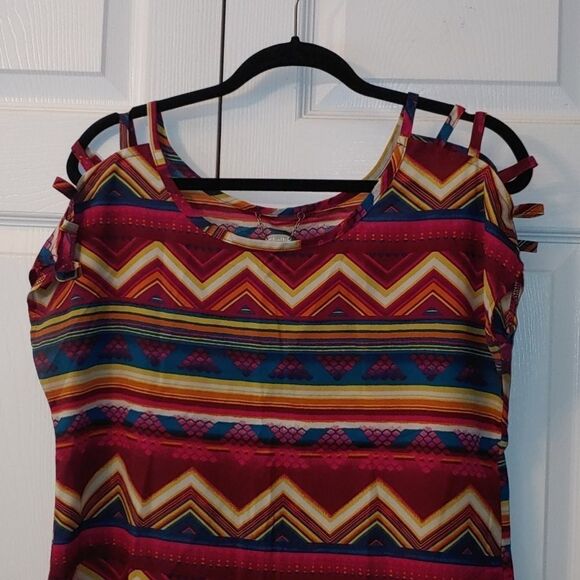 Ali & Kris aztec printed open shoulder blouse Sz M - Picture 3 of 5